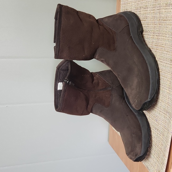 L.L. Bean. 8.5 medium. Brown. Ladies boots. - Picture 2 of 7